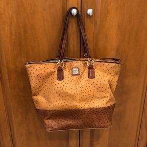 Pre loved dooney and bourke genuine leather bag!